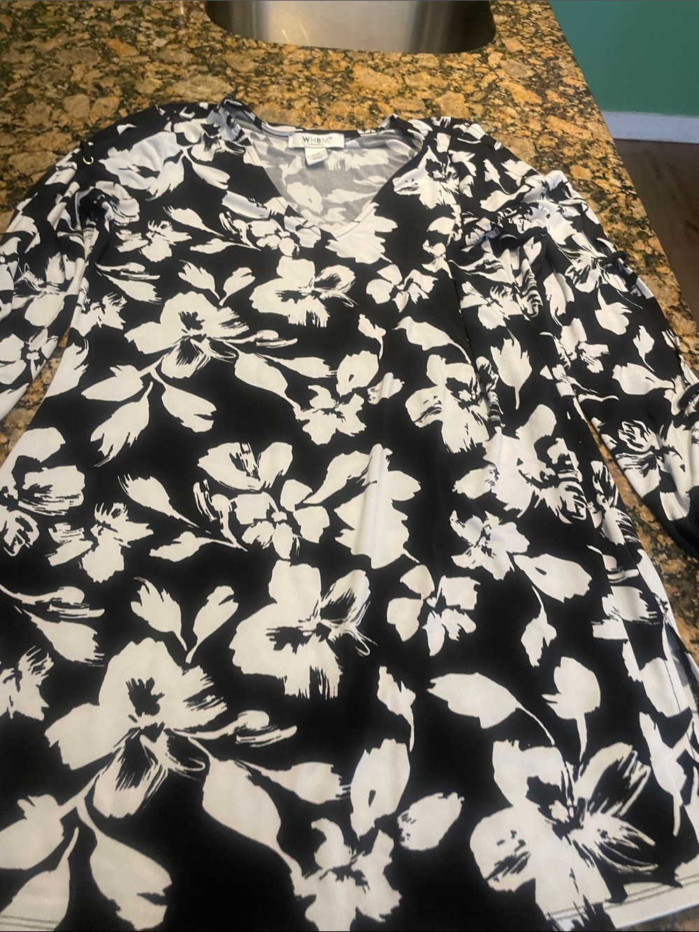 White House Black Market Black & White Floral V-Neck Tunic